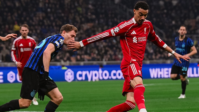 Liverpool beat Inter to clinch top eight place after a controversial penalty - Ảnh 1