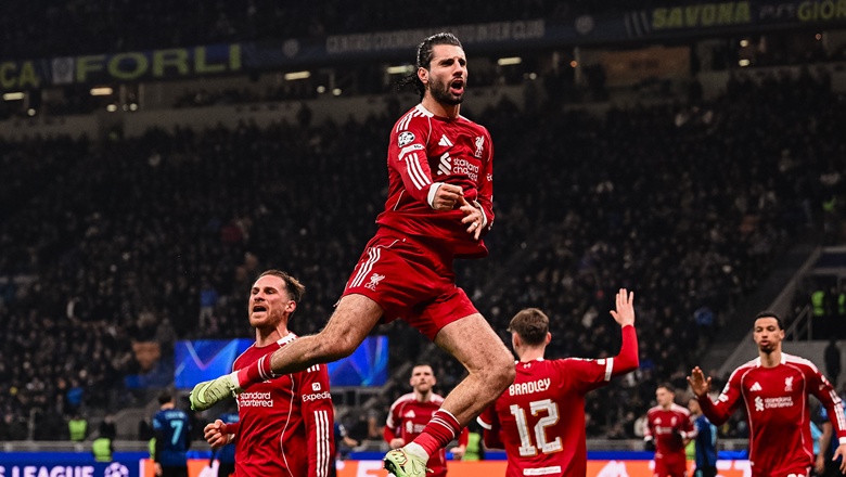 Liverpool beat Inter to clinch top eight place after a controversial penalty - Ảnh 2