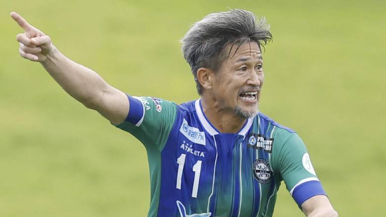 The oldest football player finds a new club at the age of 58 - Ảnh 1