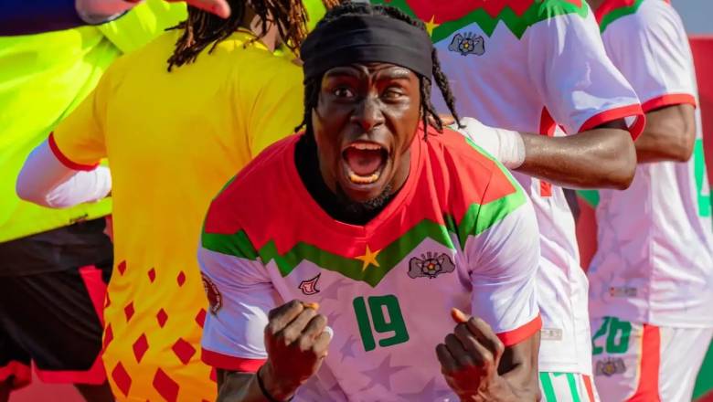An inspiring story from Georgi Minoungou, the one-eyed footballer at AFCON 2025 - Ảnh 2