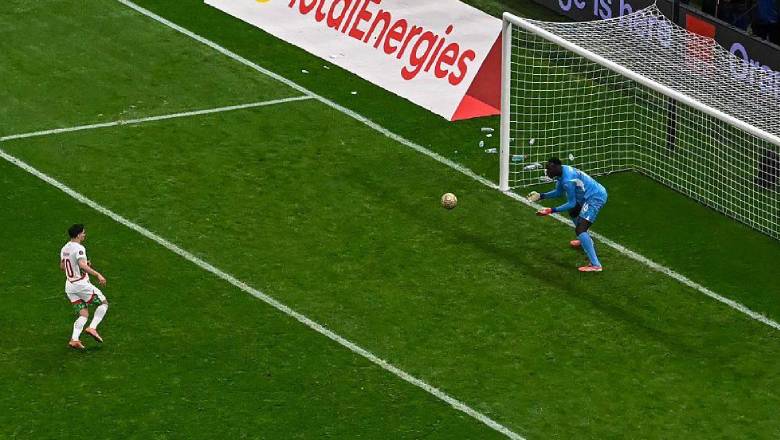 From hero to zero: Brahim Diaz breaks down in tears after nightmare Panenka penalty blows AFCON title - Ảnh 1