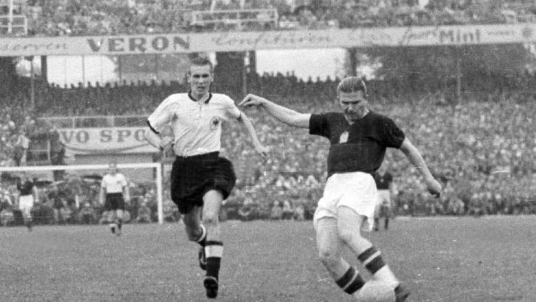 Who is the player with the highest goals in football history? Messi and Pele's rankings revealed - Ảnh 1