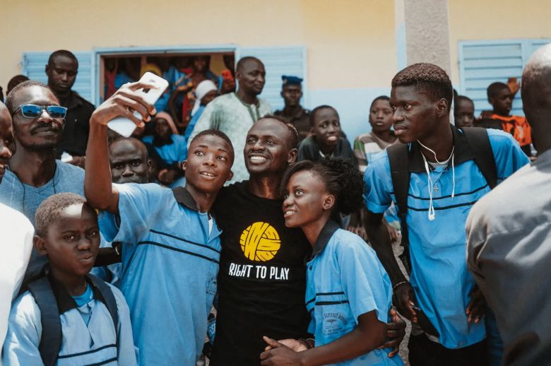 Which footballer donated the most to charity? Another Ronaldo vs Messi race - Ảnh 3