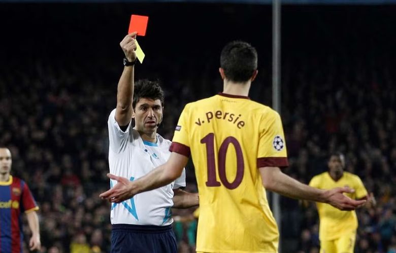 10 most controversial Champions League matches: When refereeing decisions favoured Barcelona - Ảnh 3
