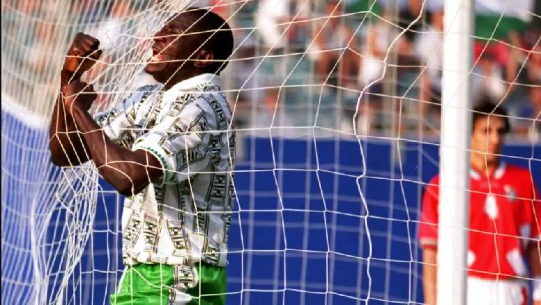 10 best Nigerian soccer players in history: Chelsea&rsquo;s controversial signing, is Osimhen included? - Ảnh 4