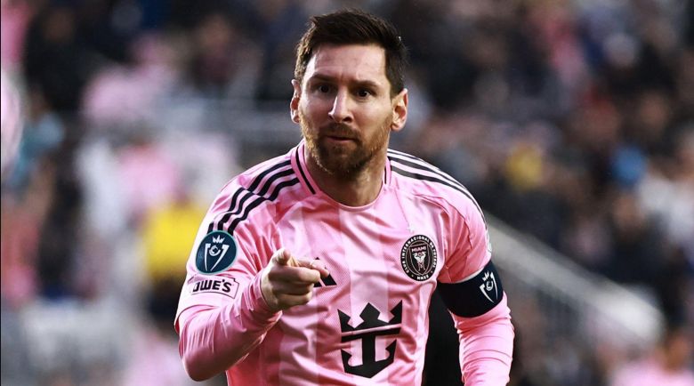 How many teams has Messi played for?  - Ảnh 2