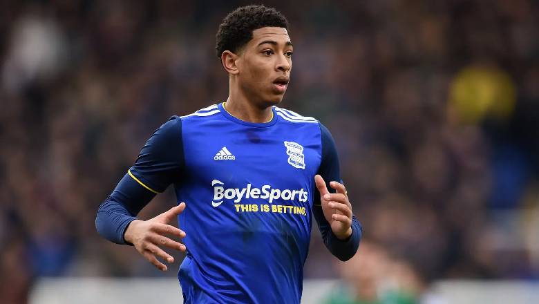 10 football teams that have retired shirt numbers: Bellingham&rsquo;s age-17 honour, private family shirts  - Ảnh 1