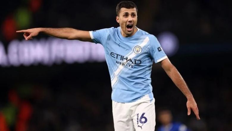 10 footballers who tuck their shirt in: Rodri leads Spain in style - Ảnh 4