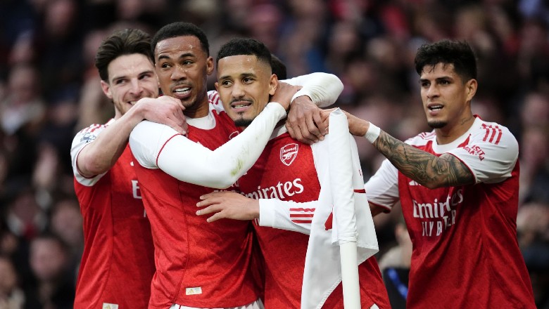 Top 10 football teams that play in red: England&rsquo;s biggest derby and the surprise behind Arsenal&rsquo;s colour change - Ảnh 3