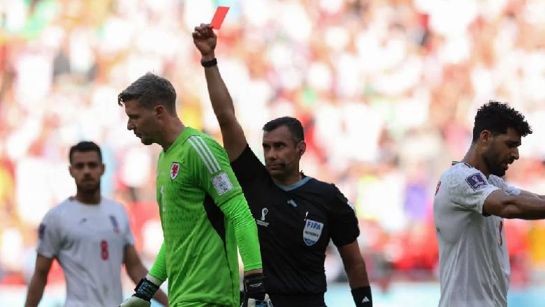 What happens if a goalkeeper gets a red card?  - Ảnh 3