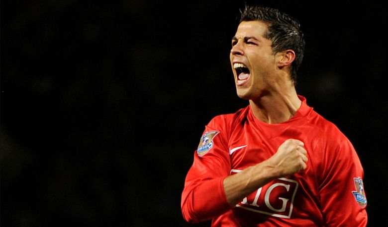 Is Ronaldo a winger or striker?  - Ảnh 1