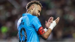 Neymar scores a hat-trick despite injury, rescuing Santos from relegation