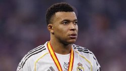 Kylian Mbappe criticised amid claims he prevented Barcelona’s guard of honour